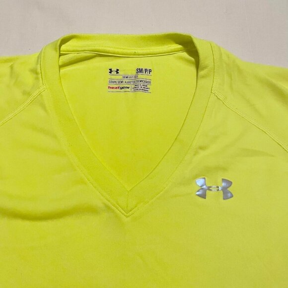 Under Armour Womens Shirt Size Small Heatgear Semi Fitted Tshirt Vneck - Picture 2 of 15